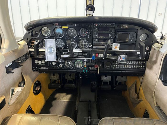 1980 Piper Arrow IV, PA-28RT-201 full